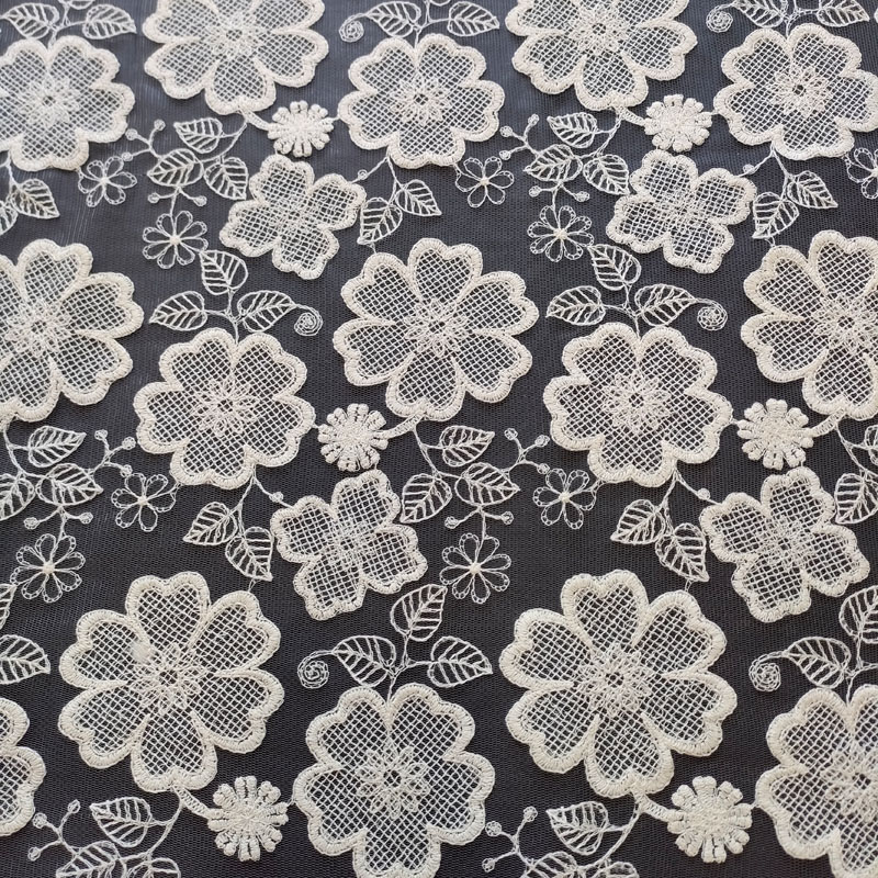 Fancy White Floral Rope Corded Embroidery Lace Fabric XF6097