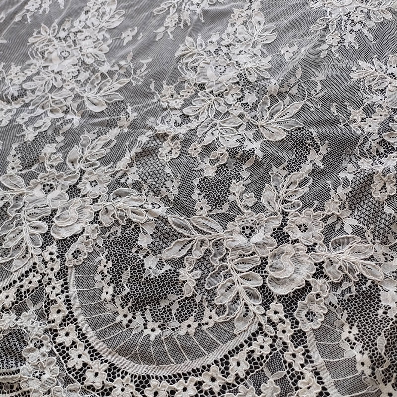 Wedding Dress French Lace Fabric with Heavy Cording for Evening Dress XW5322